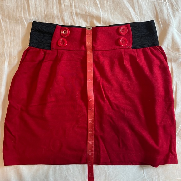 Red stretch miniskirt - Picture 2 of 3